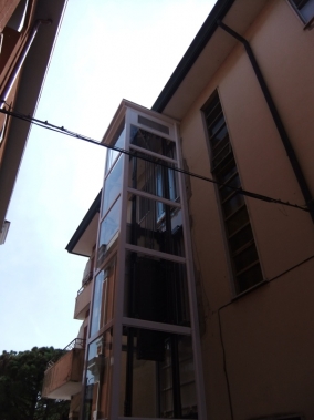 Installazione Montascale domestico, elevatore in vetro