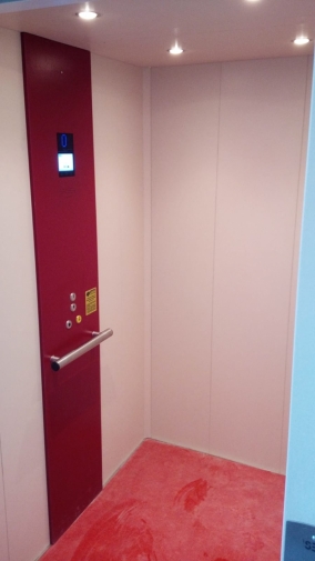 1 PARTICOLARE INTERNO DELLA CABINA CON ILLUMINAZIONE A FARETTI