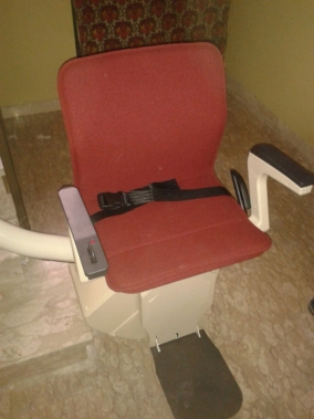 Macchina modello Freelift, colore rosso, disponibile anche in altri colori - Boccato ascensori srl