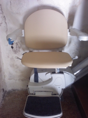 Modello Simplicity, sedile color sabbia in pelle - Boccato Ascensori srl