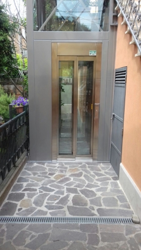 esterno della struttura al piano terra