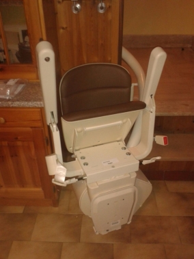 La macchina chiusa occupa indicativamente 35-37 cm in profondità e 60 cm in larghezza - Boccato Ascensori Srl