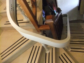 Curve a 90° per proseguire lungo la seconda rampa di scale - Boccato ascensori srl