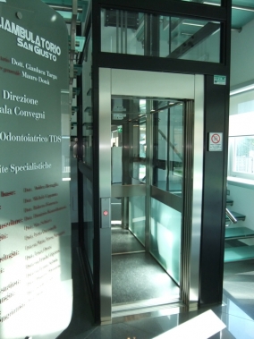 Installazione di Ascensore in vetro al Poliambulatorio di Porto Viro.